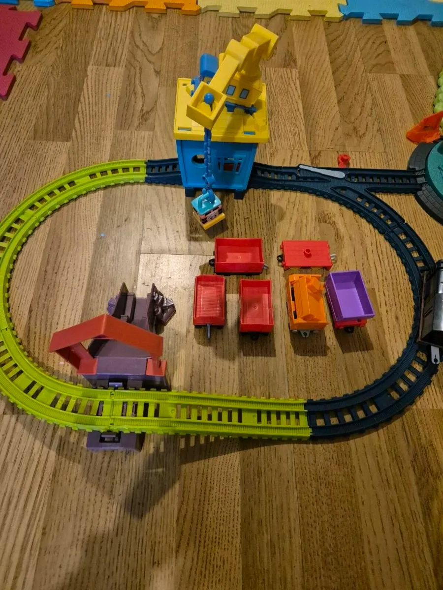 Thomas tank engine trains and cranes super tower - Image 2