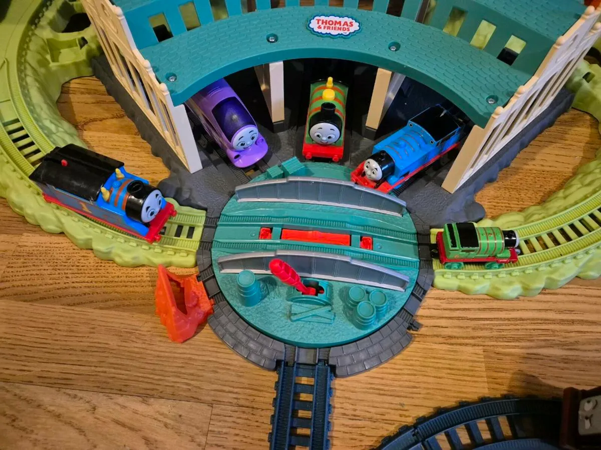 Thomas tank engine trains and cranes super tower - Image 3