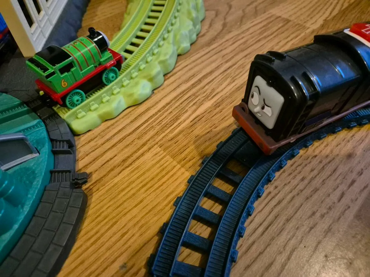 Thomas tank engine trains and cranes super tower - Image 4