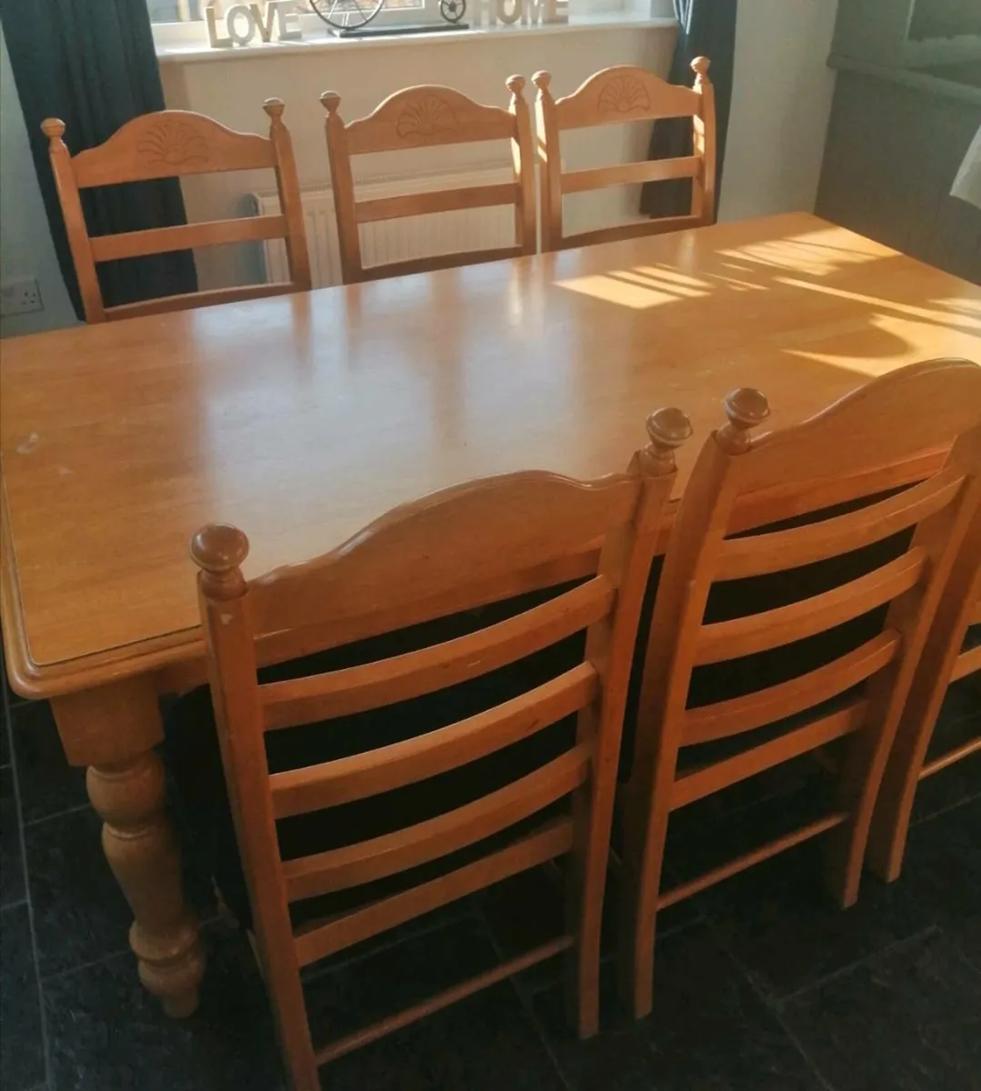Dining table and 6 chairs - Image 1