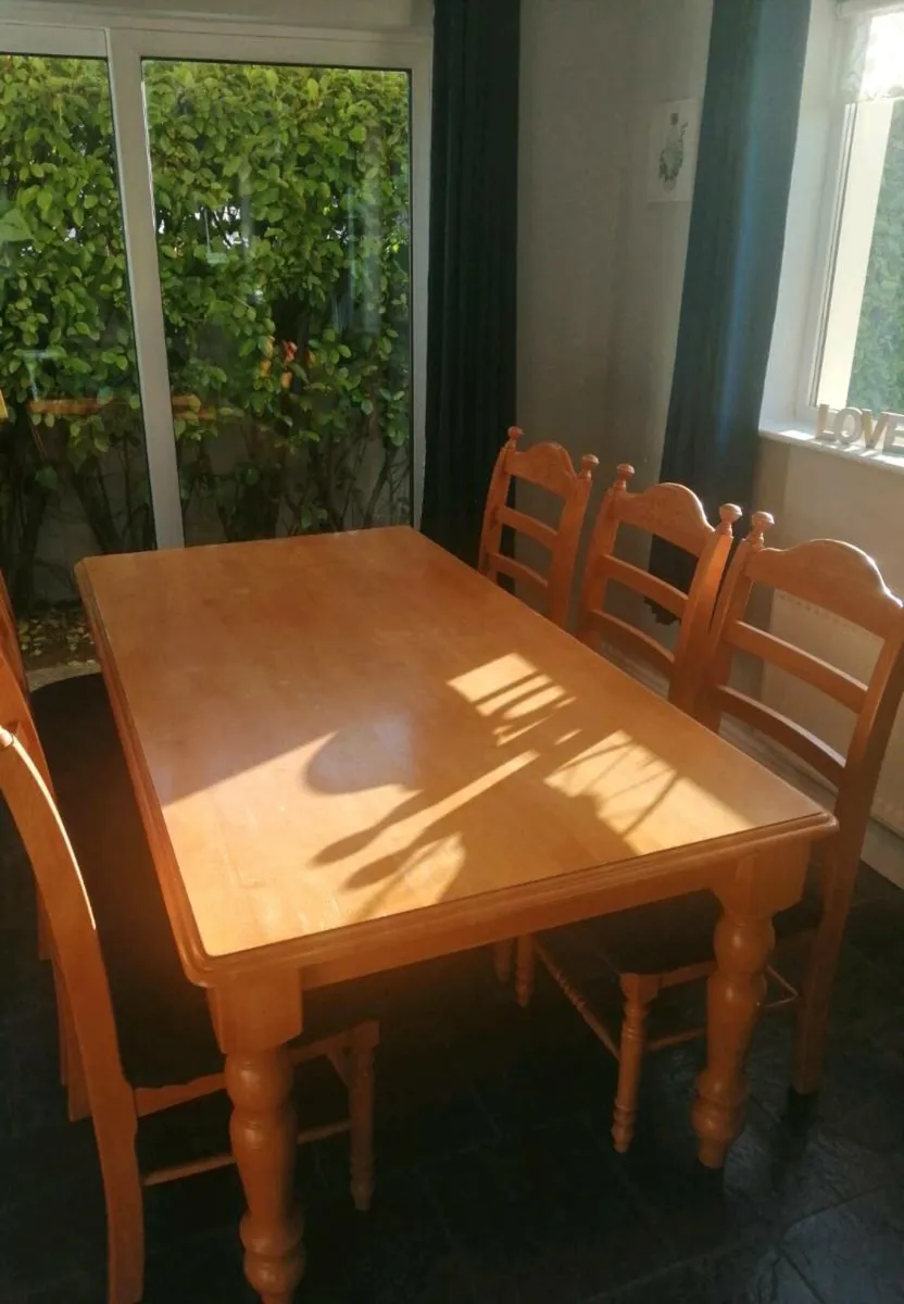 Dining table and 6 chairs - Image 2