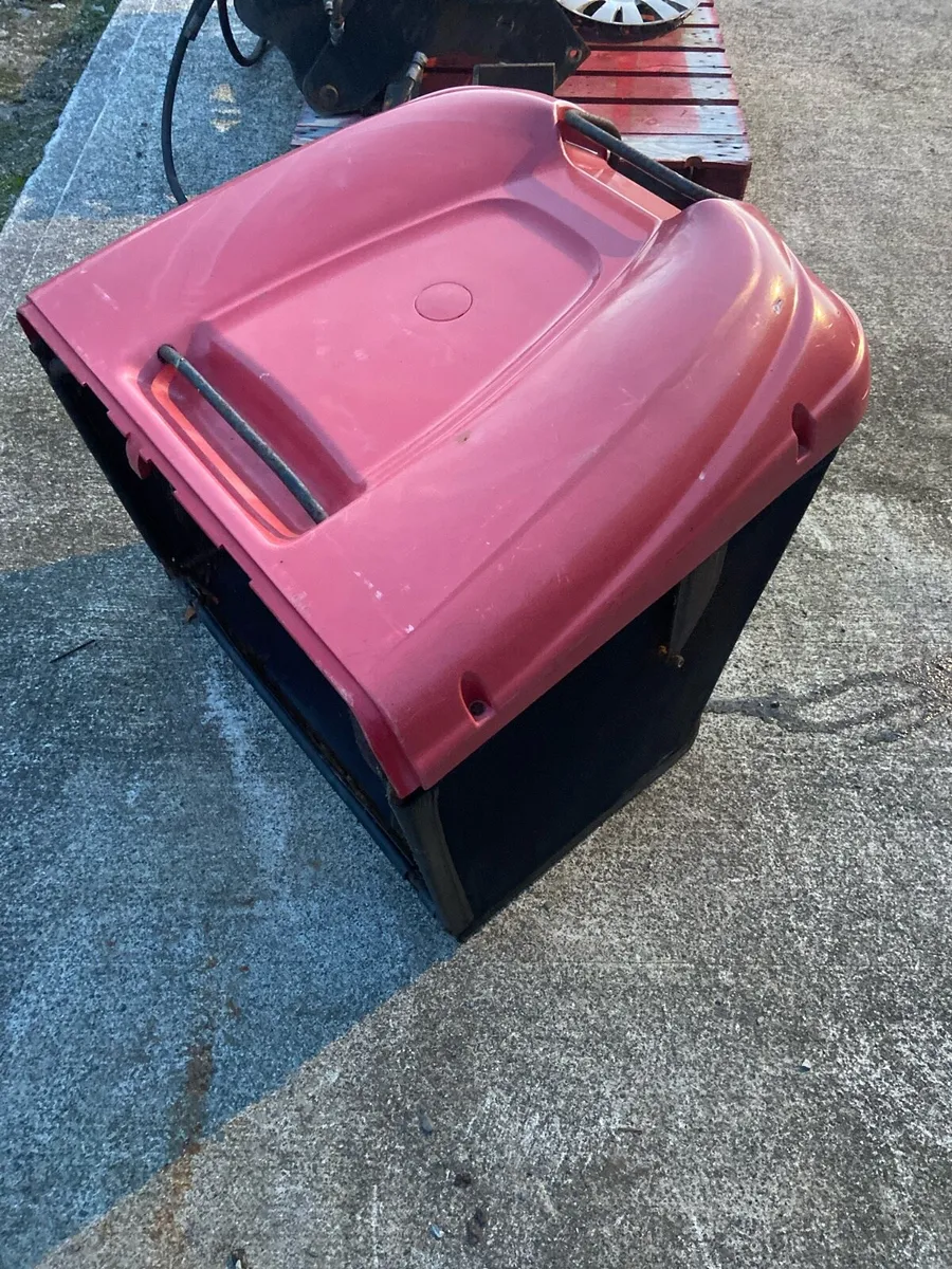Castelgarden grass box - Image 1