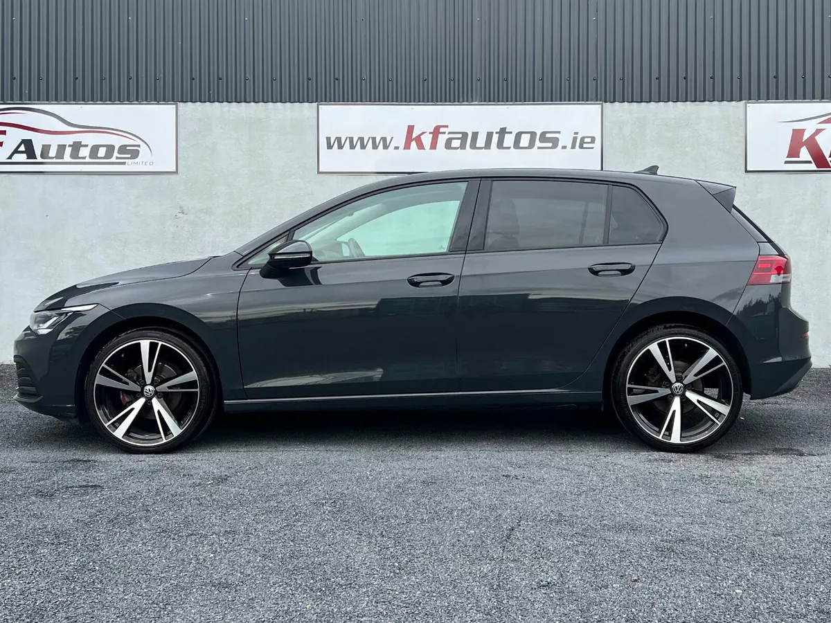 Volkswagen Golf Life 2.0TDI 6 Speed Manual 115bhp - Image 4