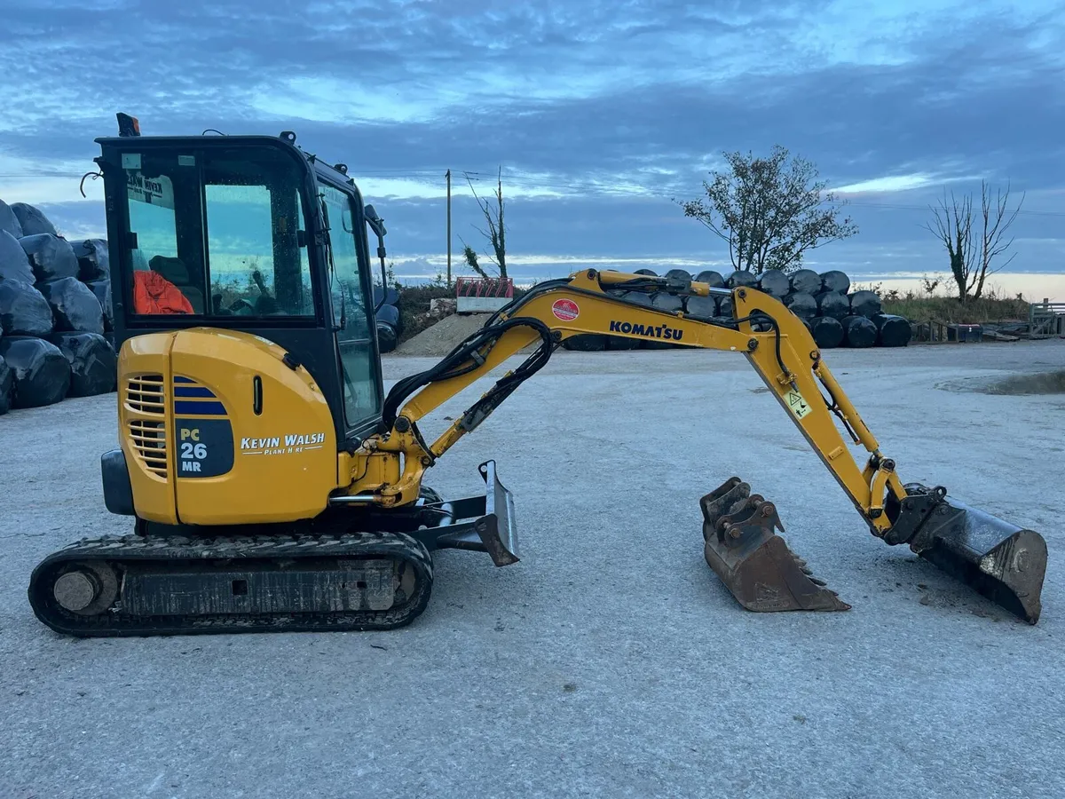 2.7 ton Komatsu - Image 1