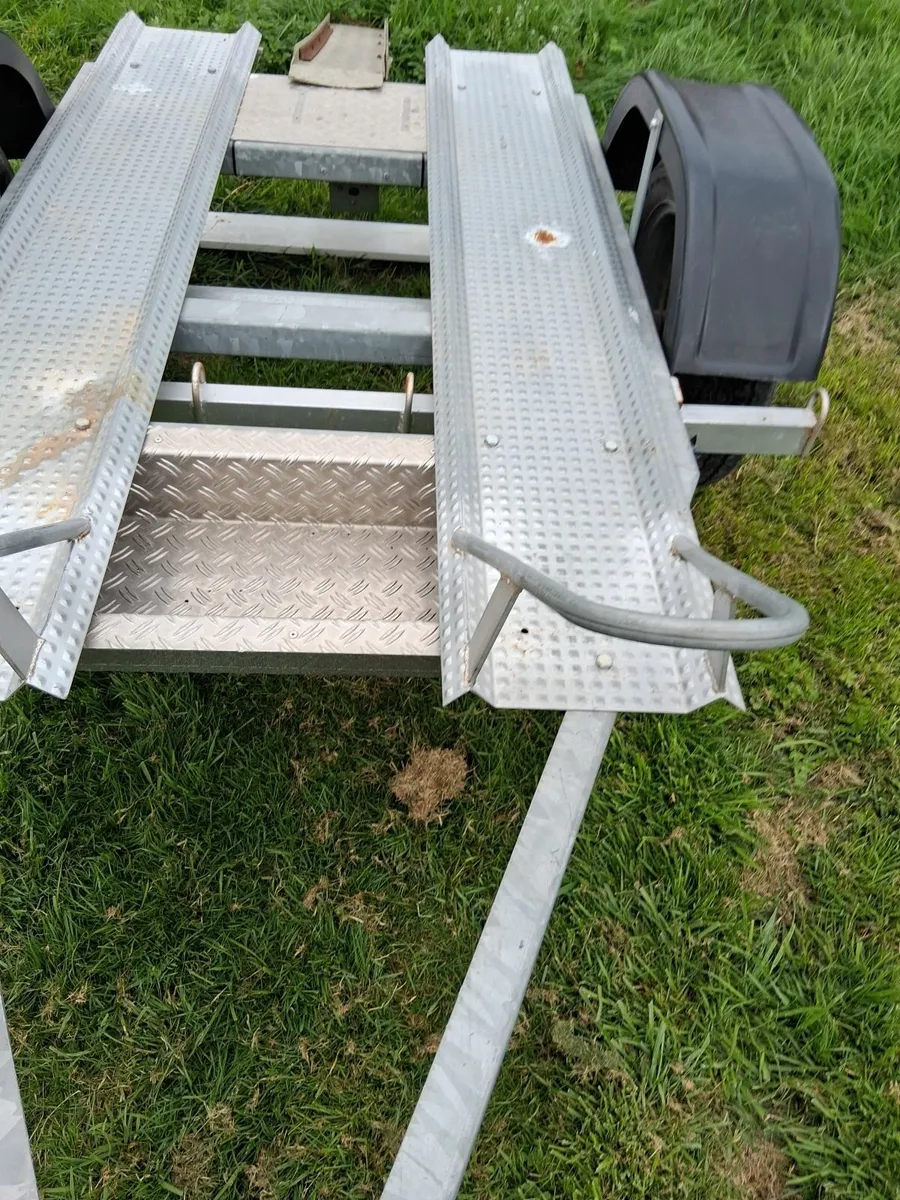 Trailer - Image 1