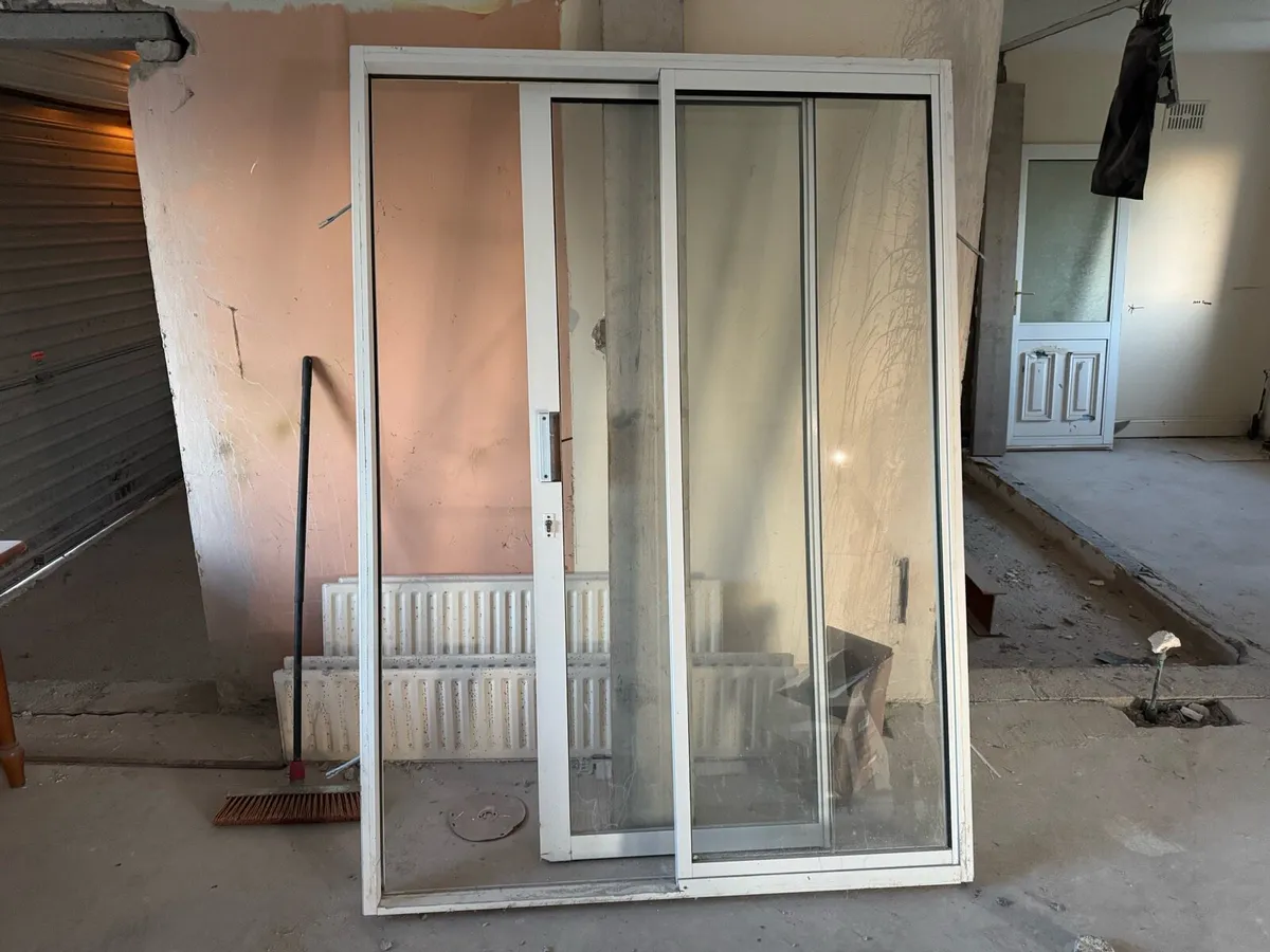 Sliding door - Image 1