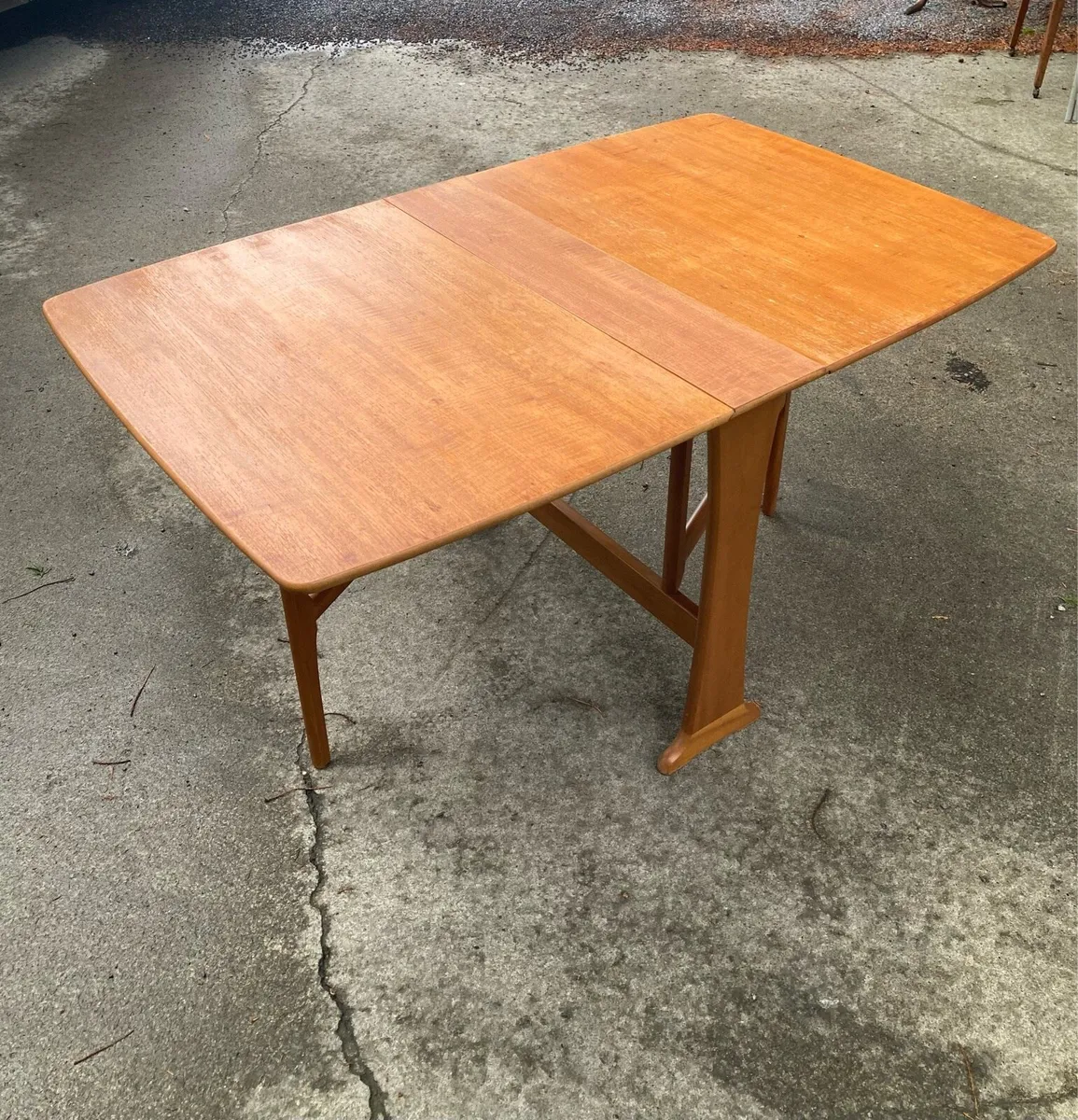 G Plan Fresco D-Leaf Table Warehouse Open Sat 27th - Image 1