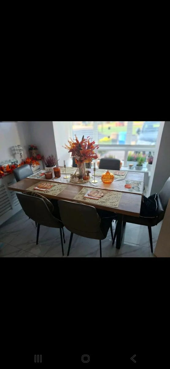 Dining room table and chairs - Image 1