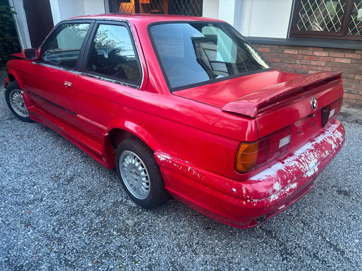 BMW e30 318is - Image 2
