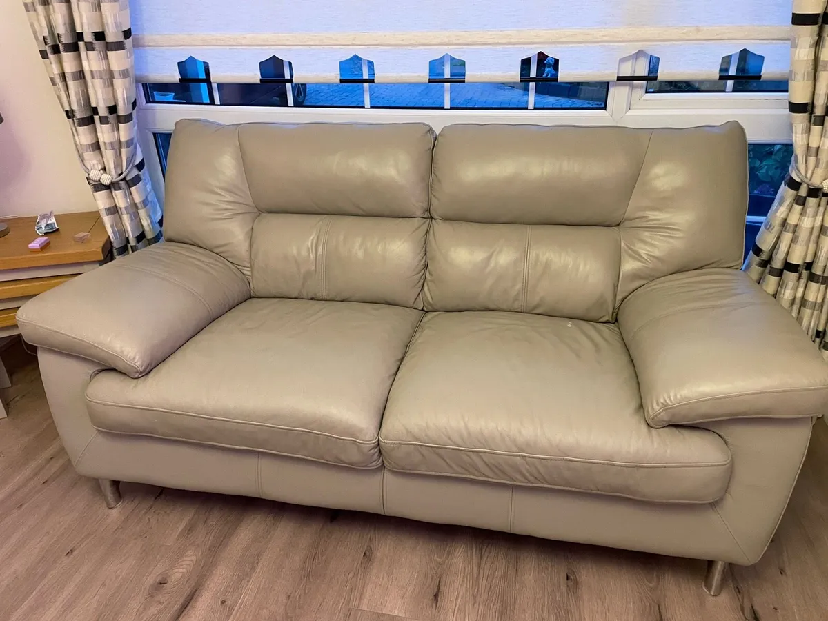Leather sofas 3 + 2 - Image 1