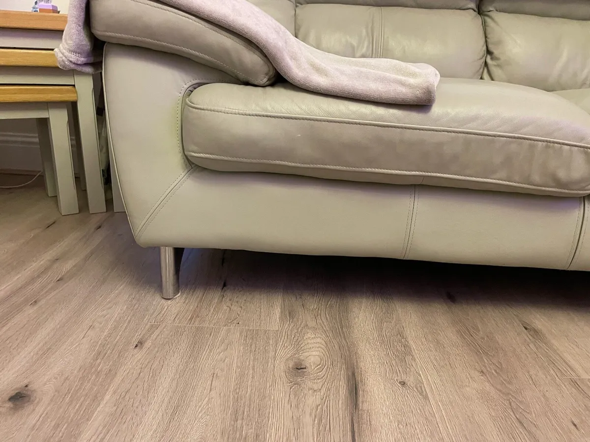 Leather sofas 3 + 2 - Image 3
