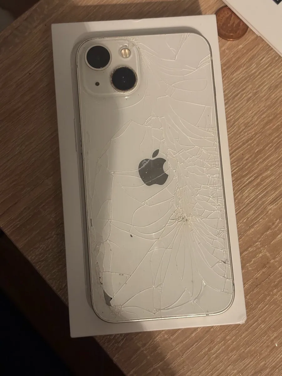 iPhone 13 - Image 2