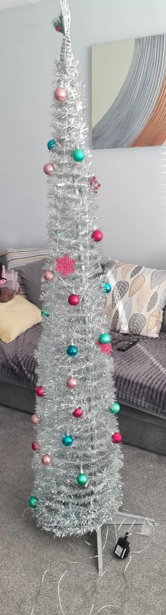 Christmas tree & decorations - Image 2