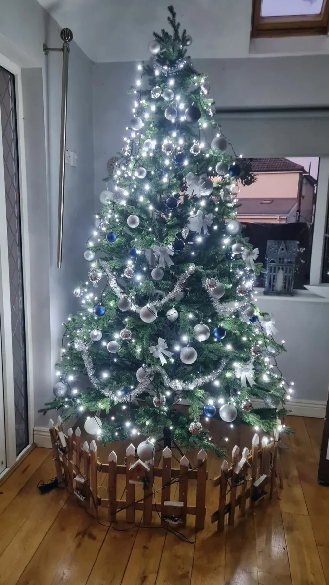 Christmas tree & decorations - Image 3