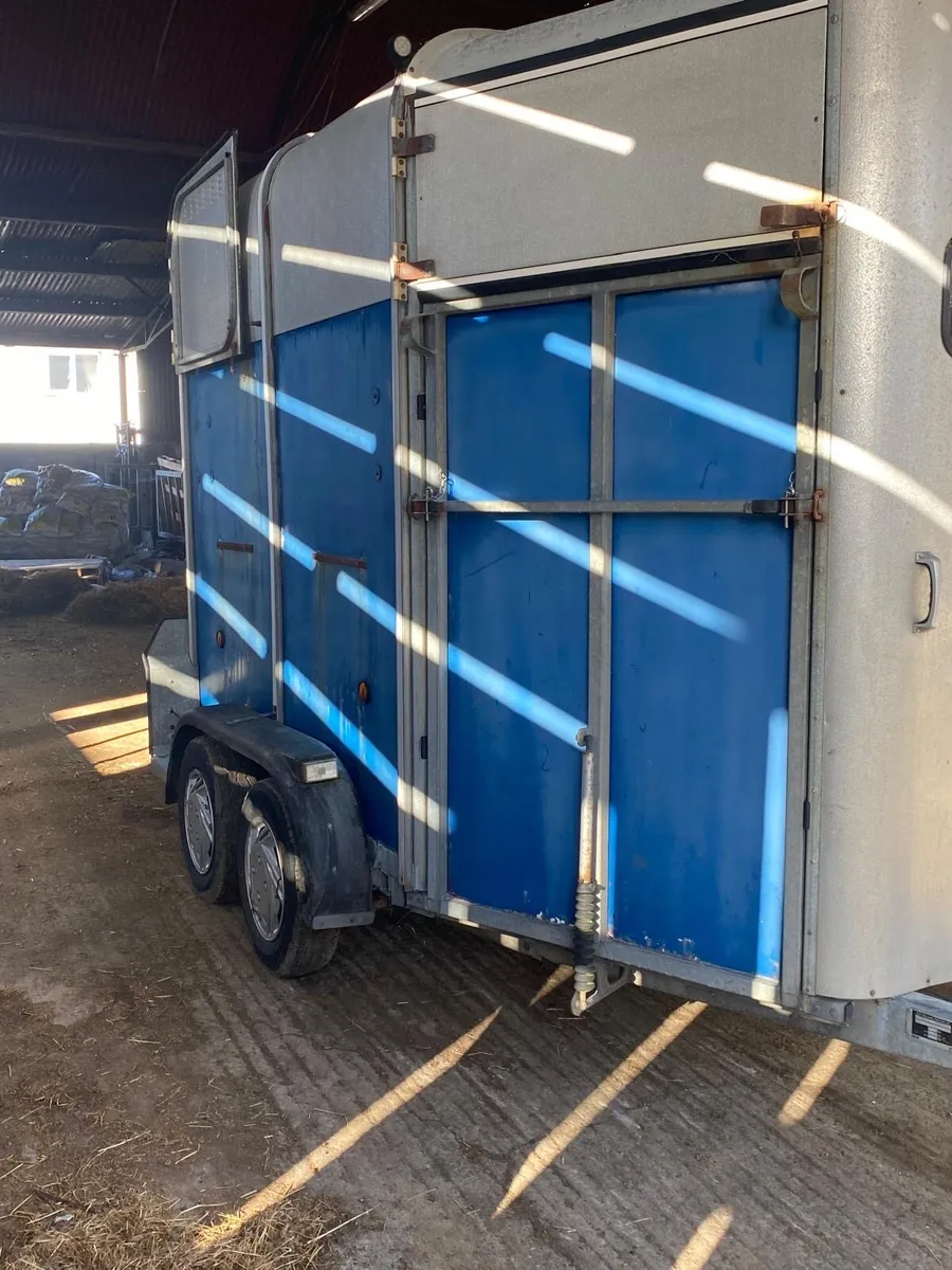 Iver Williams 505 Horse Box - Image 1
