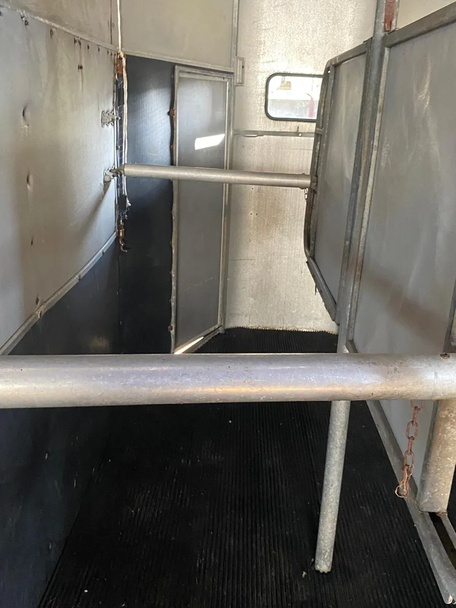Iver Williams 505 Horse Box - Image 4