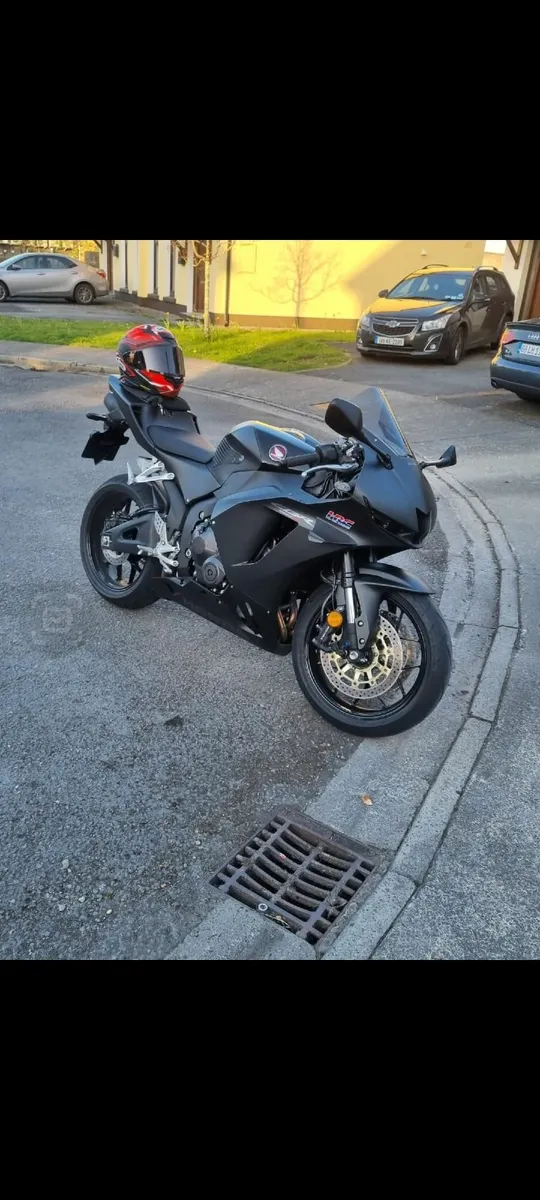 Honda CBR 600RR 2025 - Image 2