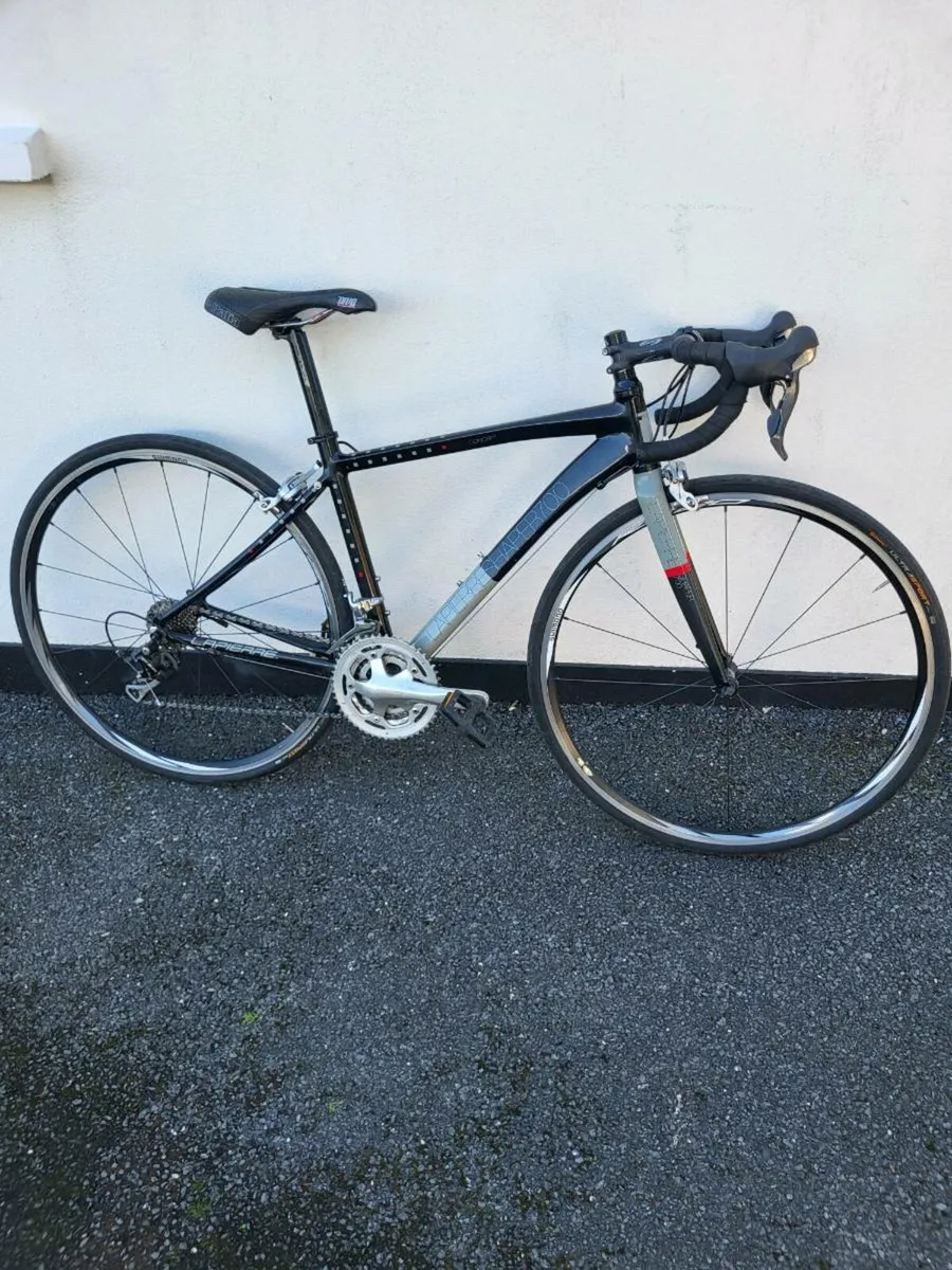 Lapierre Shaper 700 road bike - Image 1