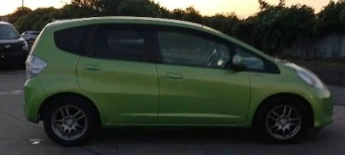 Honda Fit (Jazz) 2012, automatic petrol hybrid. - Image 2