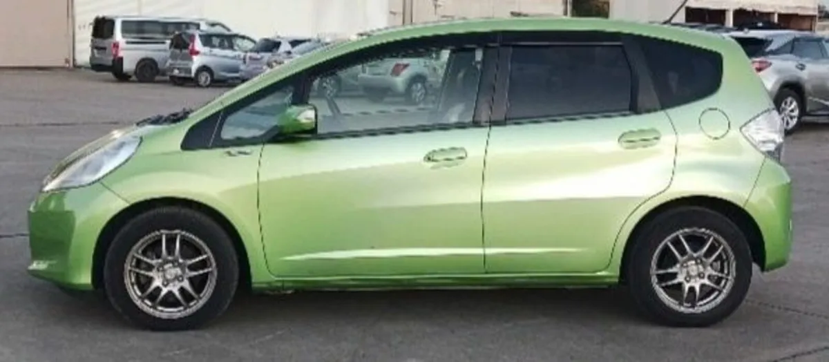 Honda Fit (Jazz) 2012, automatic petrol hybrid. - Image 4