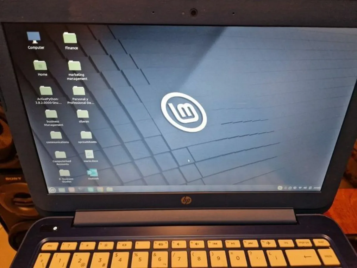 HP Stream Running Ubuntu Linux Excellent Condition - Image 4