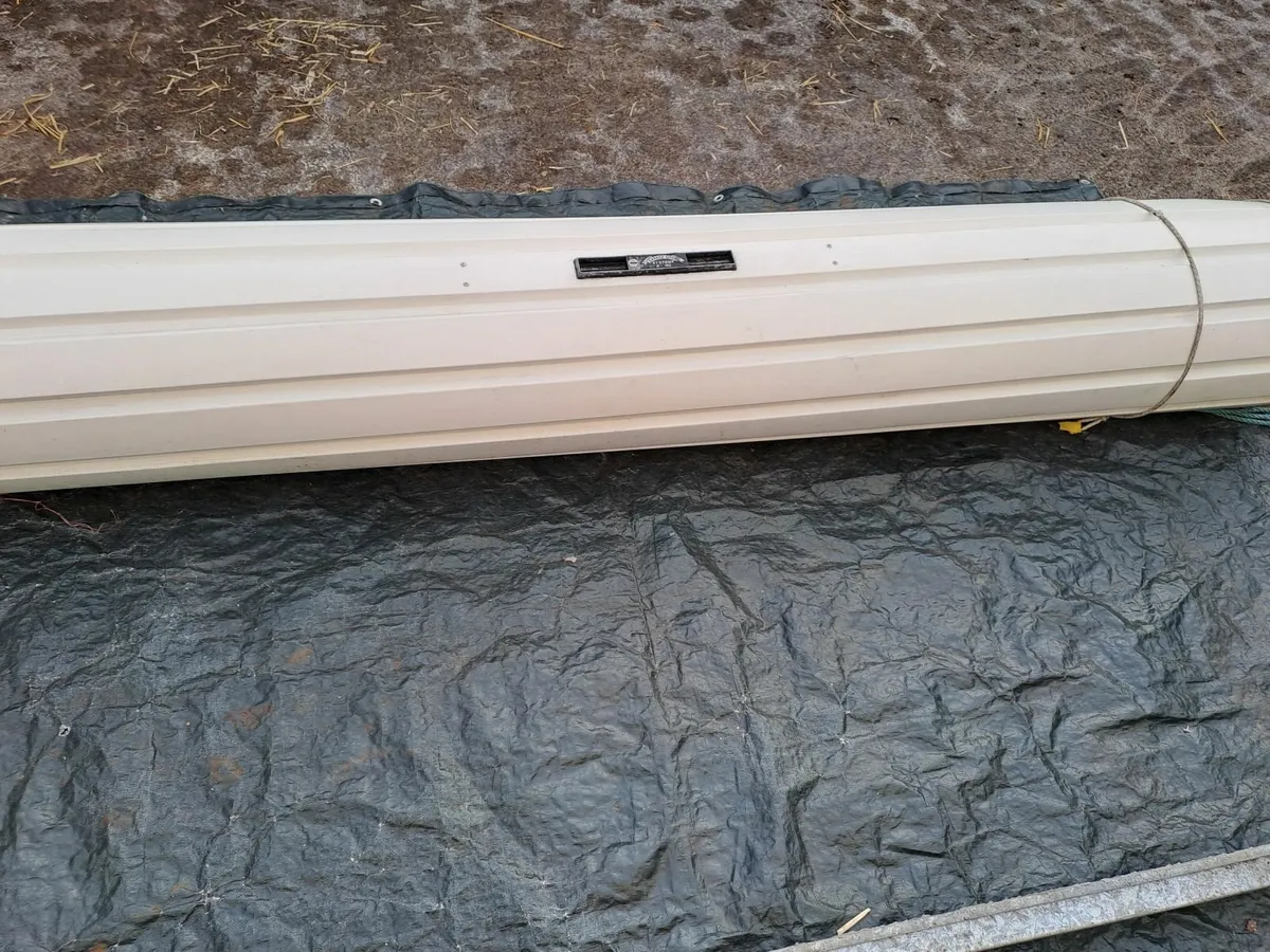 Garage door - Image 1