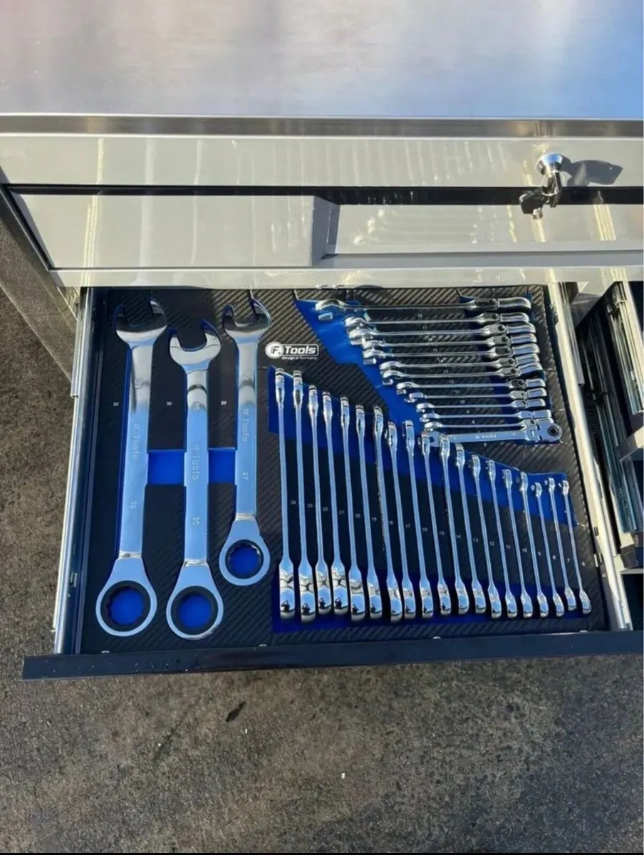 NEW 12 DRAWER TOOL CHEST FULL OF TOOLS - Image 3