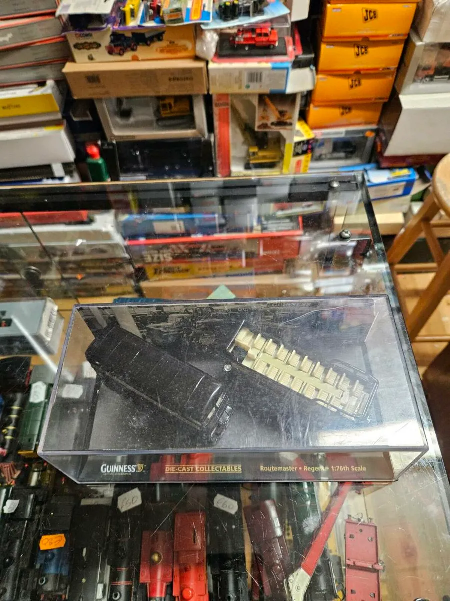 Corgi Guinness Bus Set - Image 3