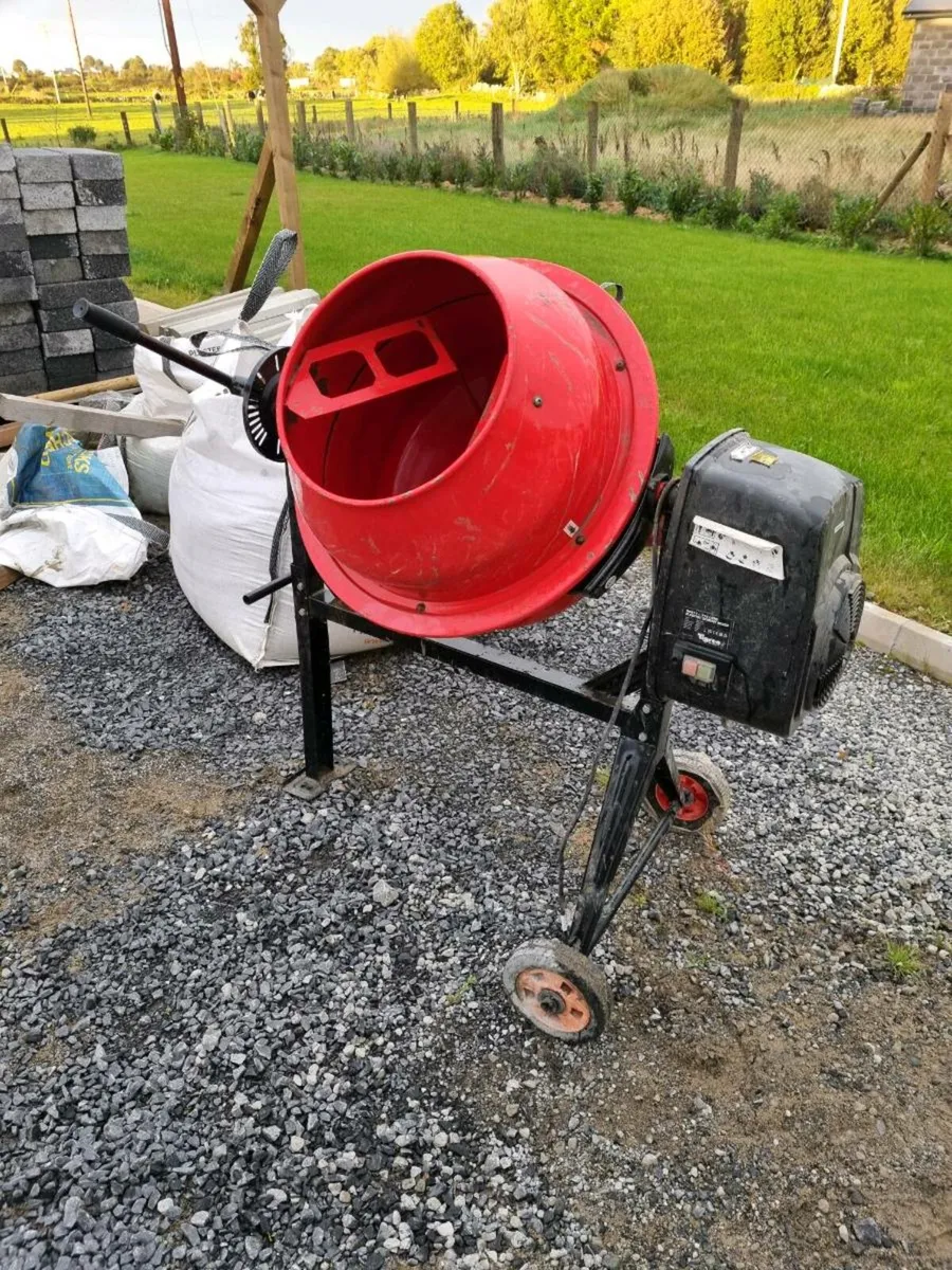Cement mixer electric 230v - Image 1