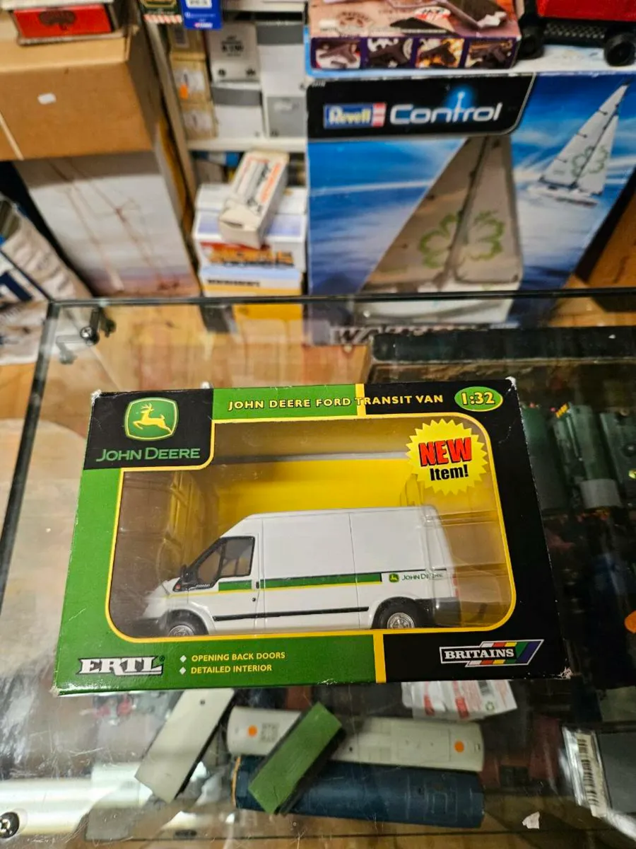 Britain's Farm John Deere Ford Transit Van 1.32 - Image 2