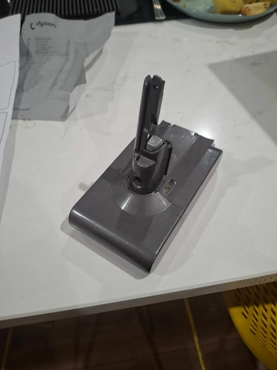 Dyson V8 Cordless Vacuum Battery - Image 3
