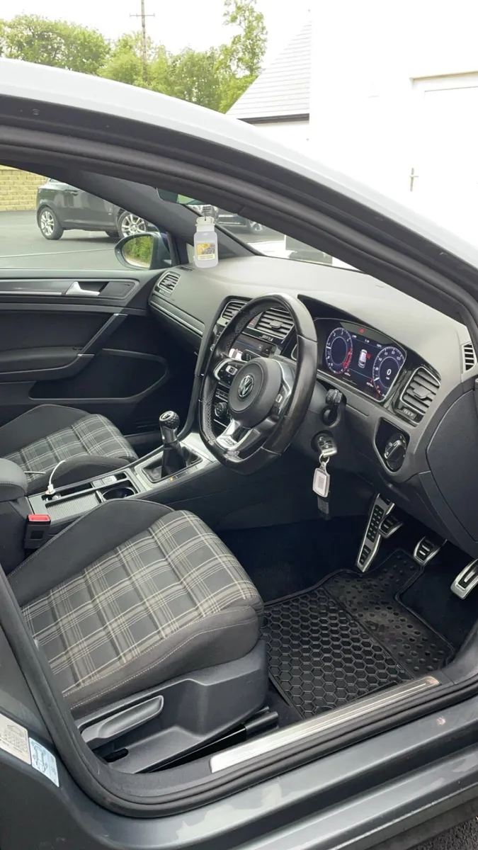 Volkswagen Golf GTD 2.0 TDI – 2017 - Image 3