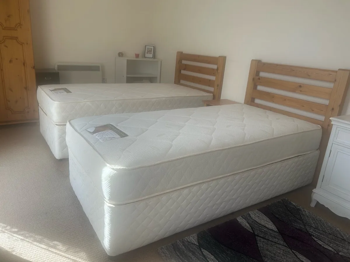 Single beds - Image 1