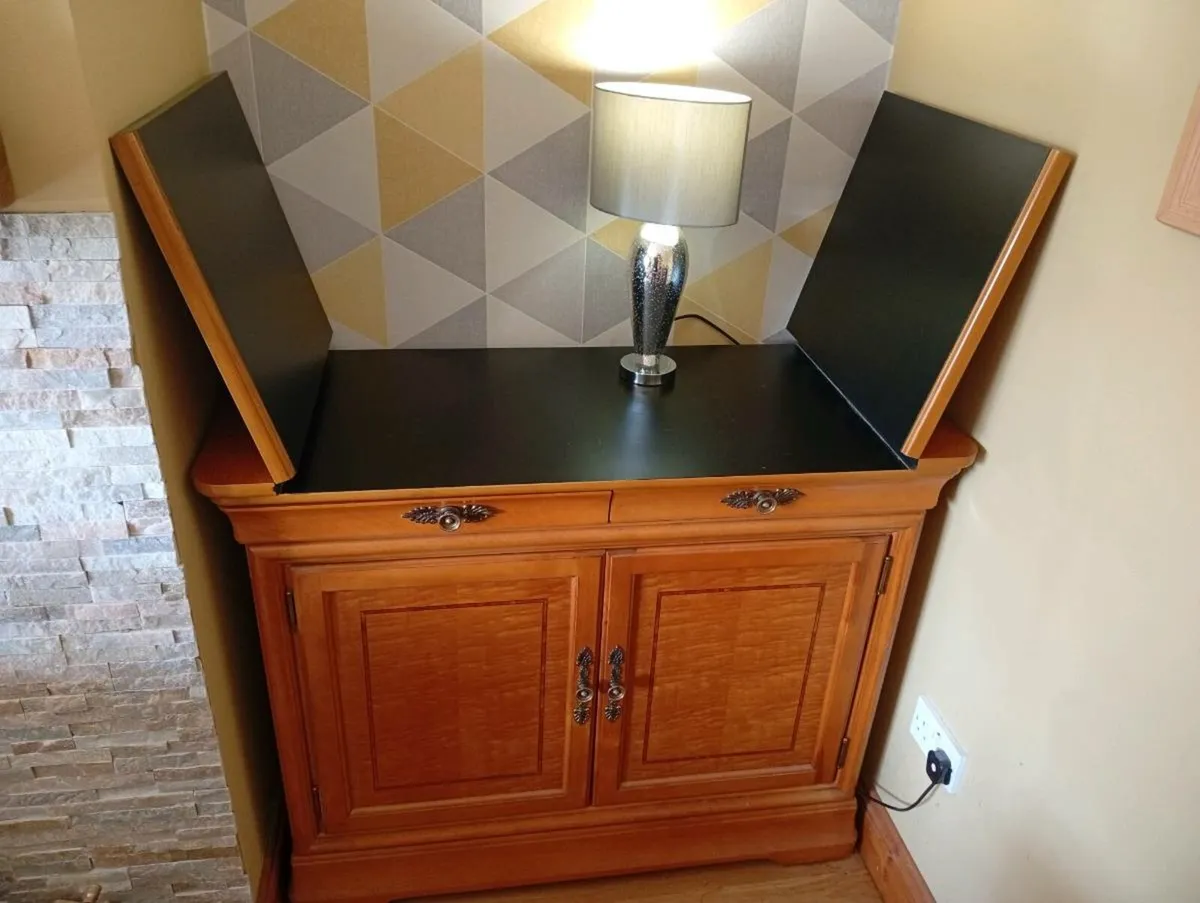 Drinks cabinet - Image 1