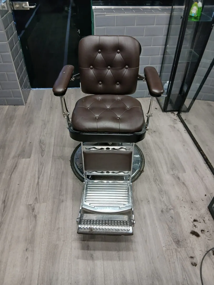 Barber chair - Image 1