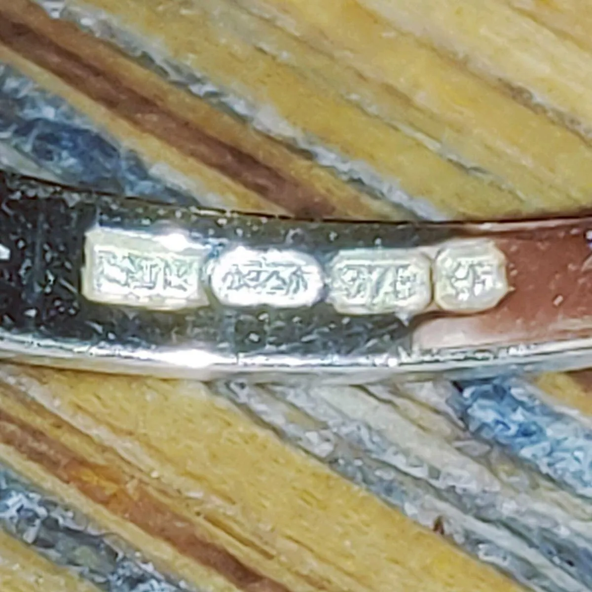 TWIRLY TWIST, 9CT Yellow Gold New Diamond Ring ! - Image 3