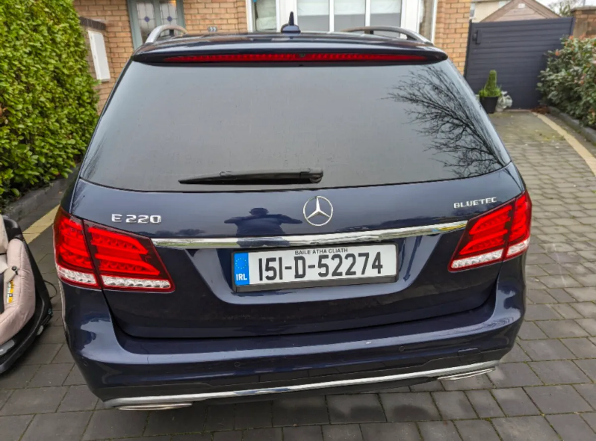 Mercedes E220d AMG LINE PREMIUM BLUETEC - Image 4