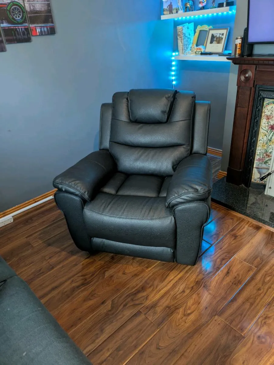 Electric recliner armchair - Image 1