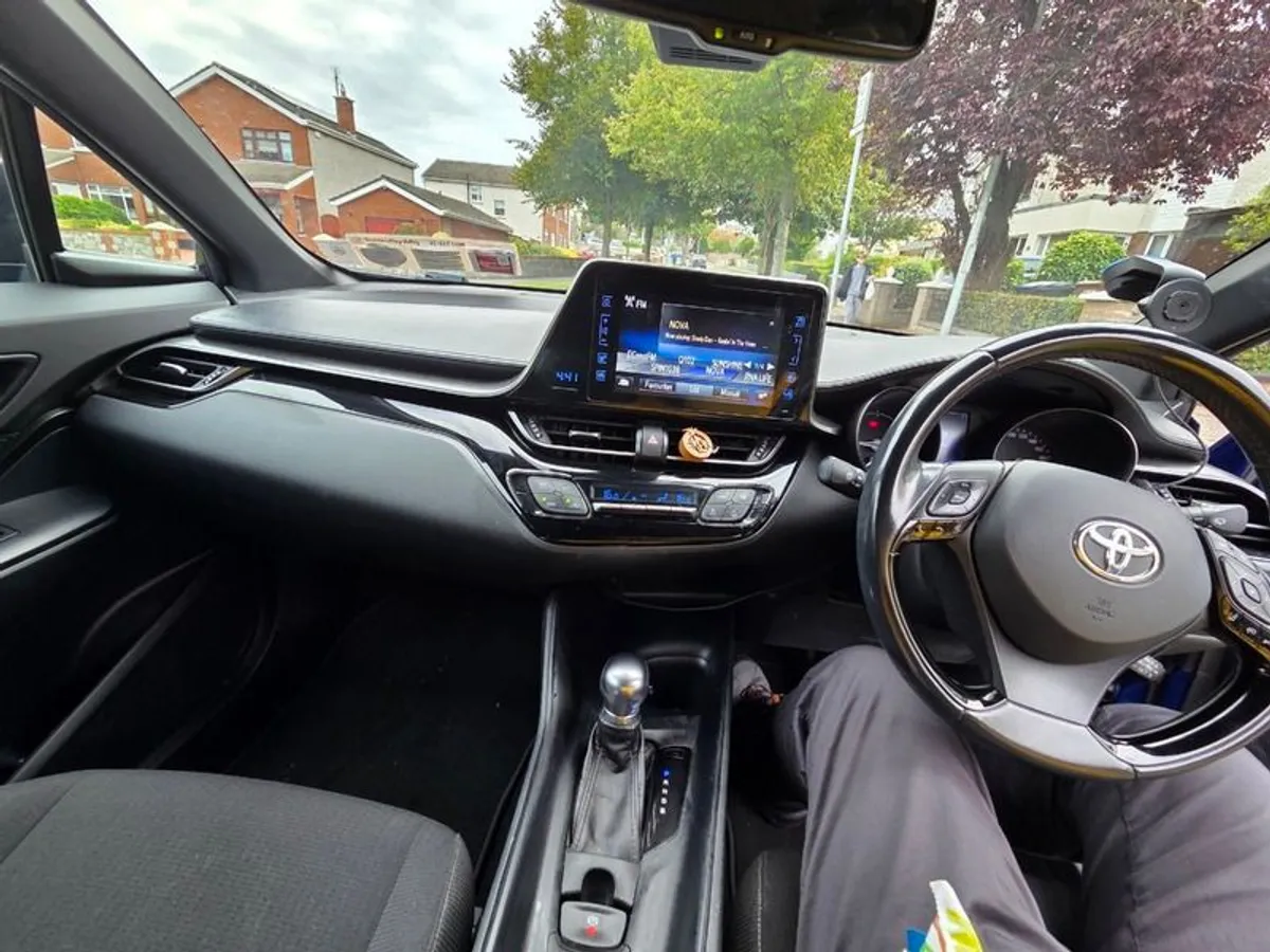 2018 Toyota C-HR - Image 4