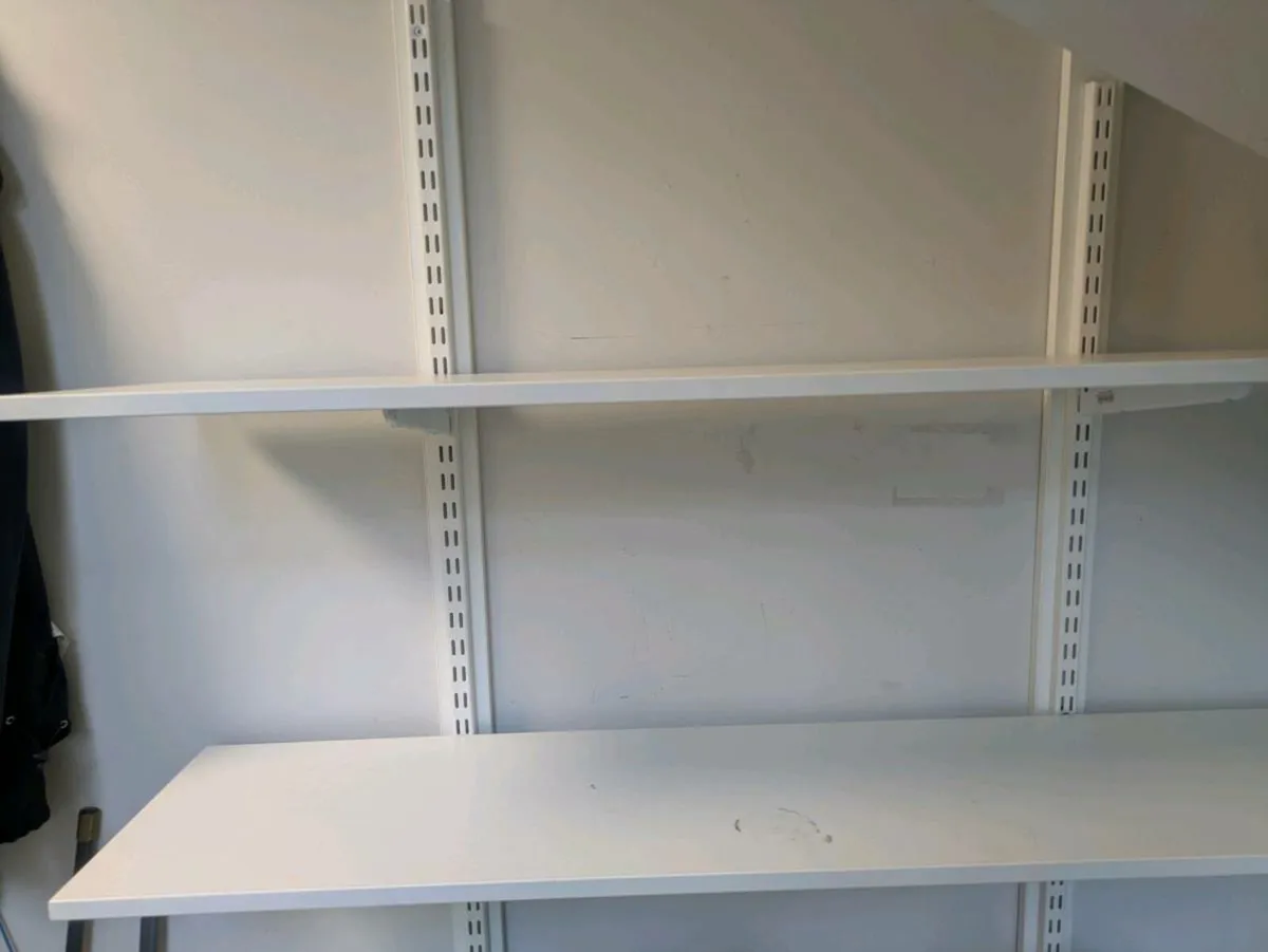 Shelf brackets - Image 1