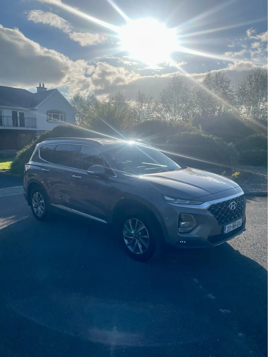 2020 Hyundai Santa Fe Executive Plus - Image 2