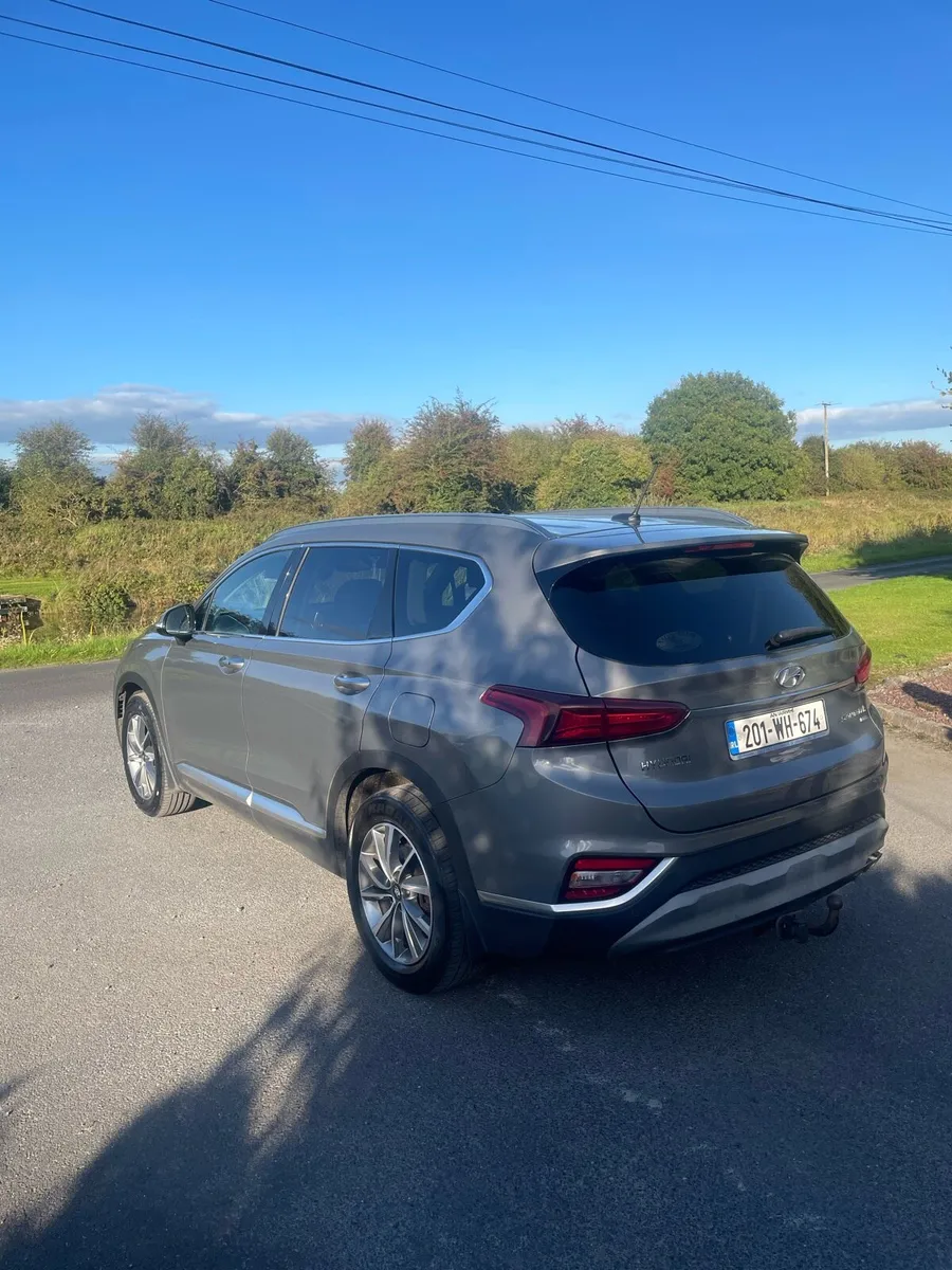 2020 Hyundai Santa Fe Executive Plus - Image 3