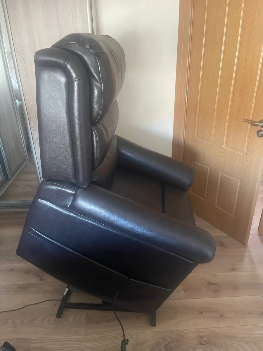 Arm chair - Image 1