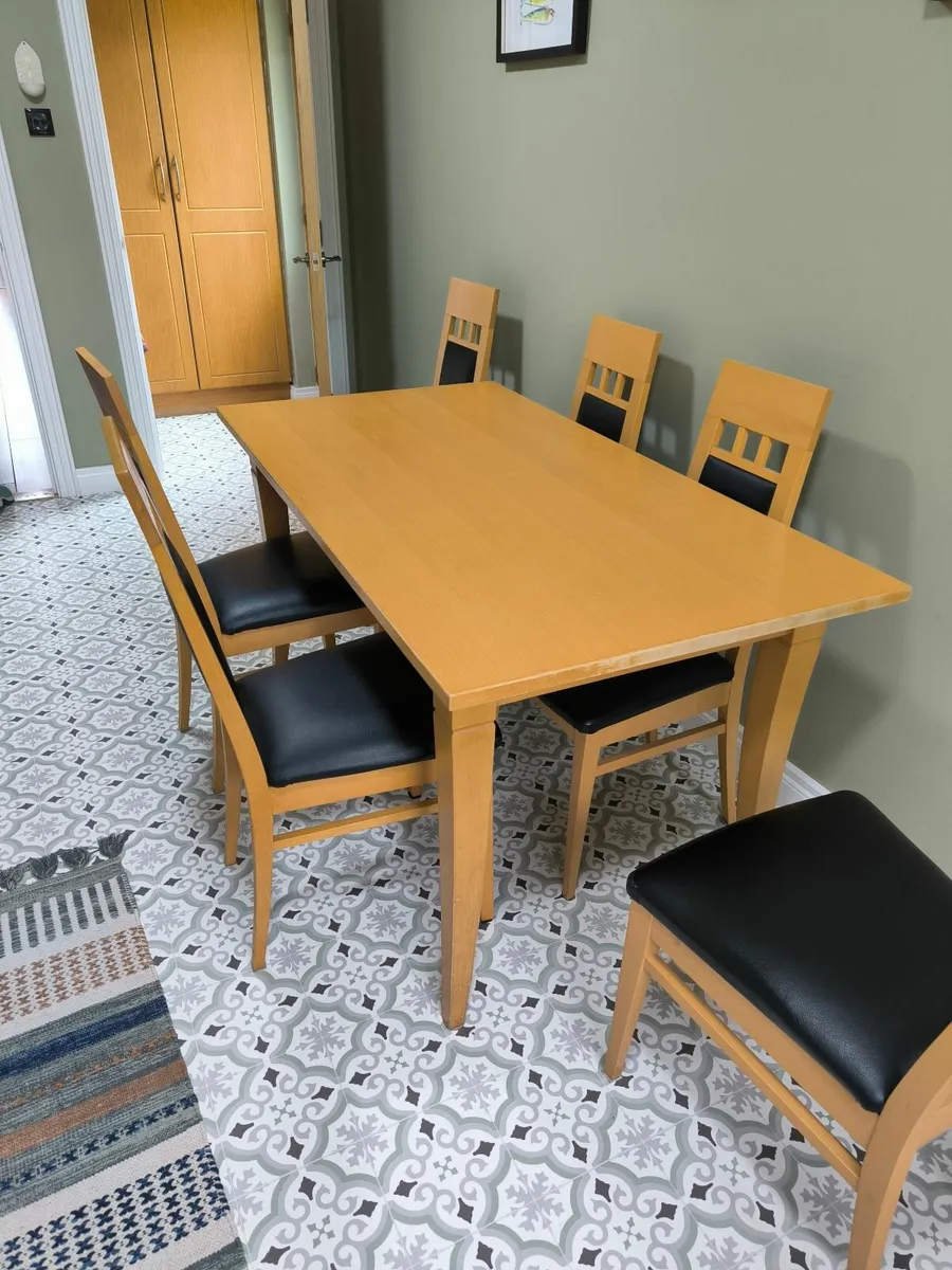 Kitchen table and chairs - Image 3