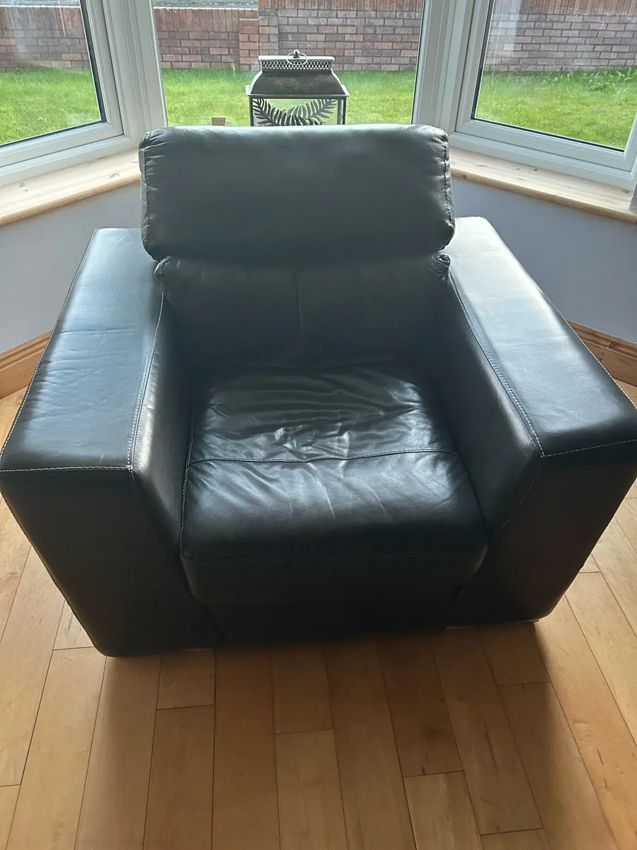Suite of Furniture - Image 4