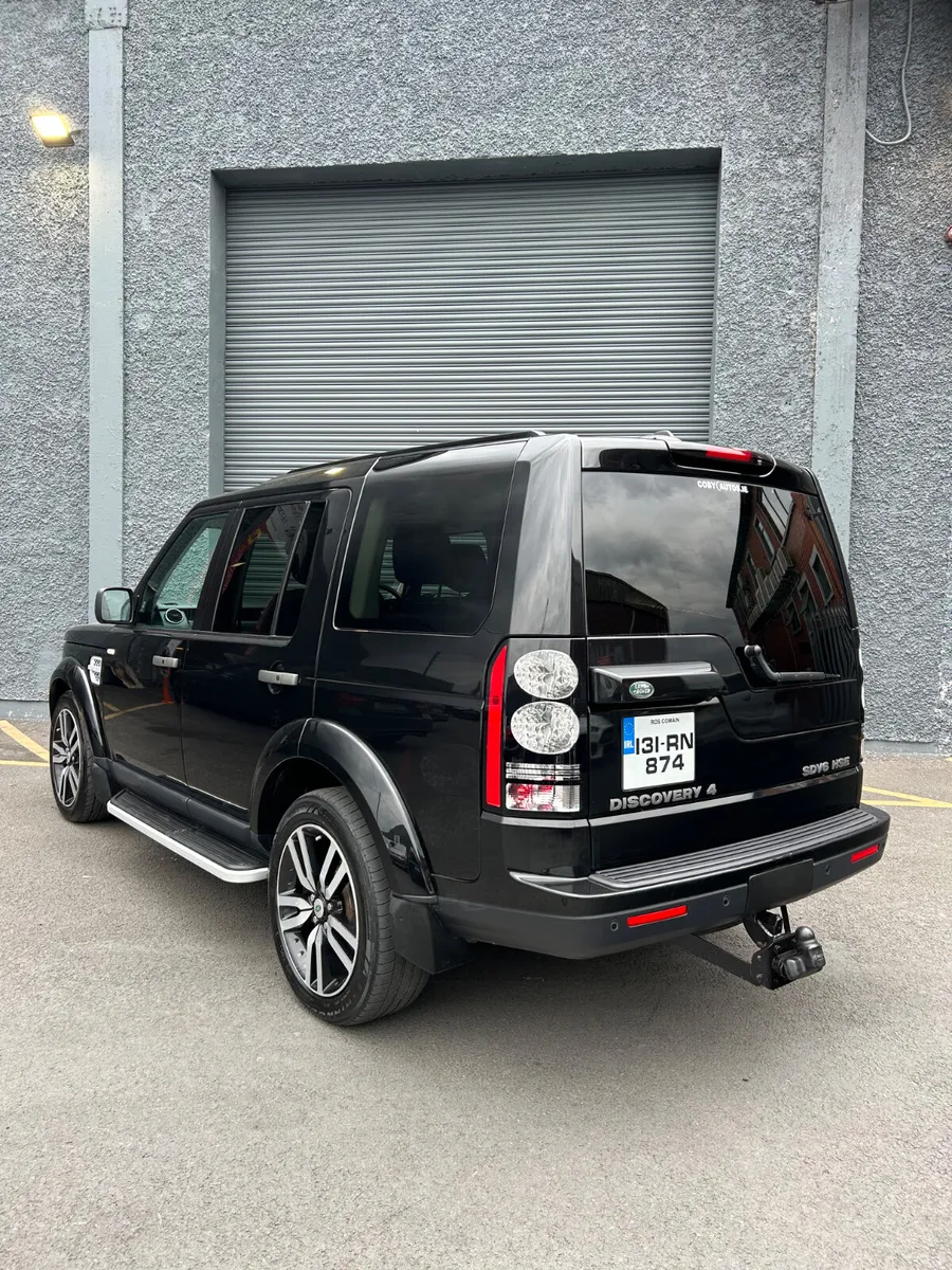 Land Rover Discovery HSE 5 Seater Crew Cab - Image 3