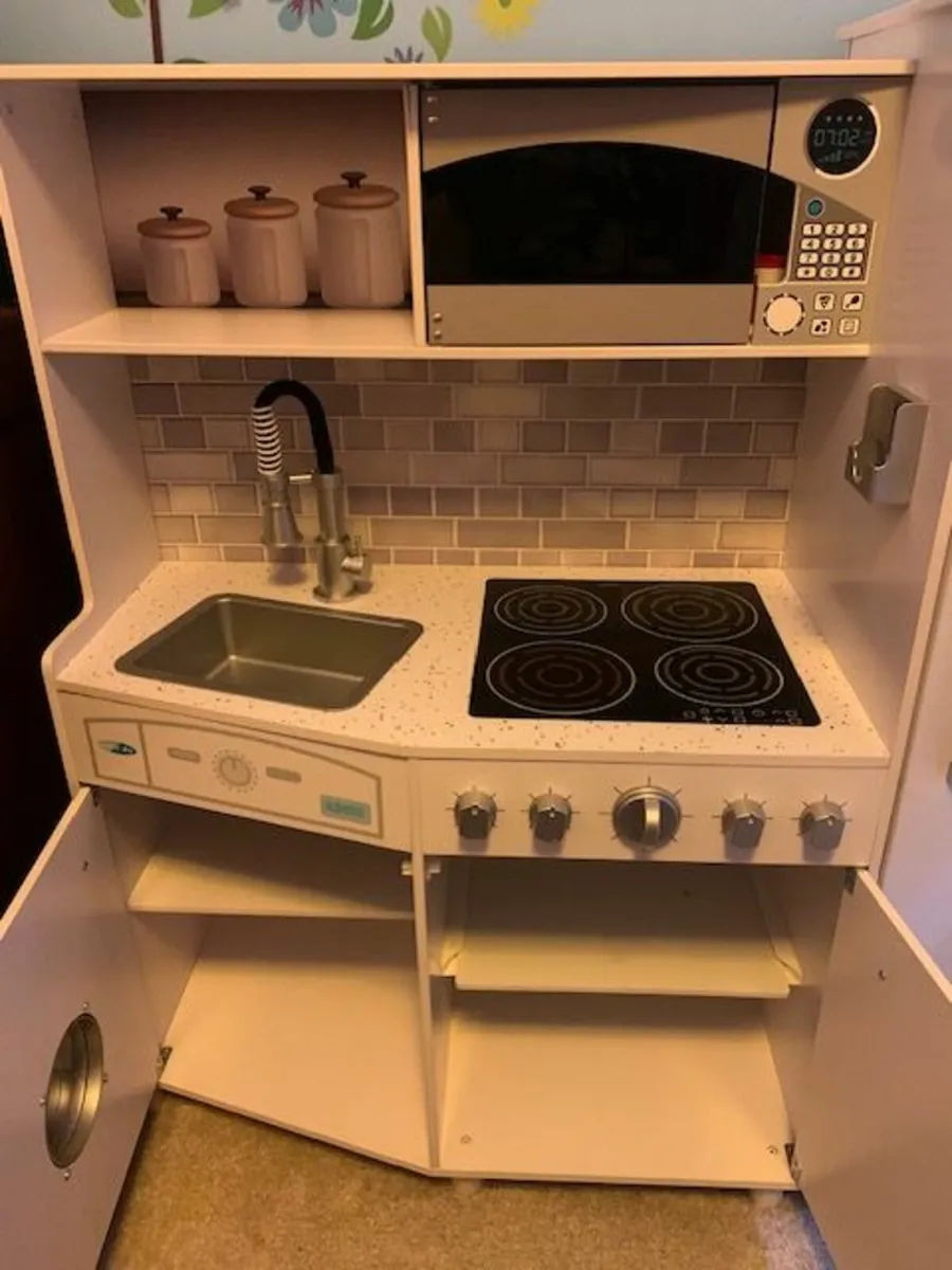 Toy kitchen - Image 2