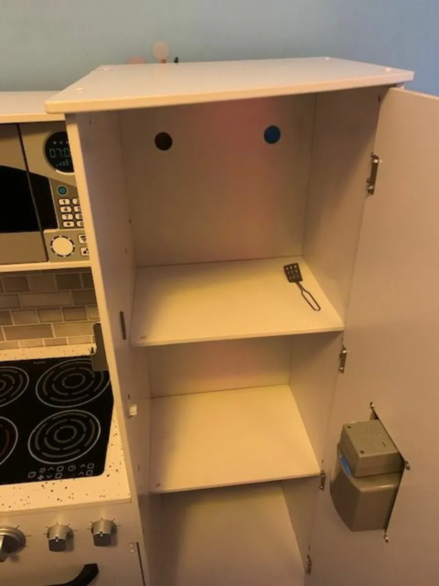 Toy kitchen - Image 3