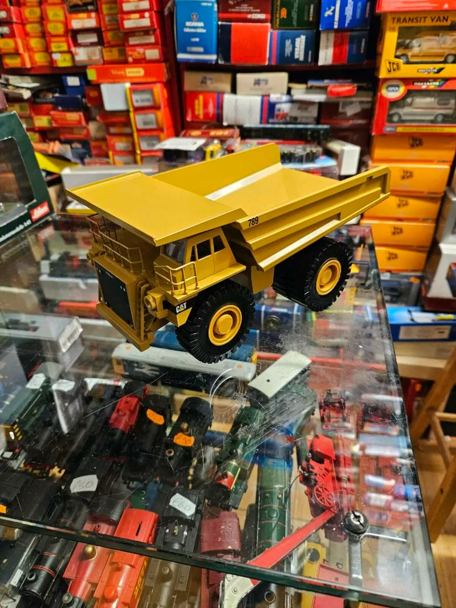 Corgi Conrad Caterpillar Dump Truck - Image 3