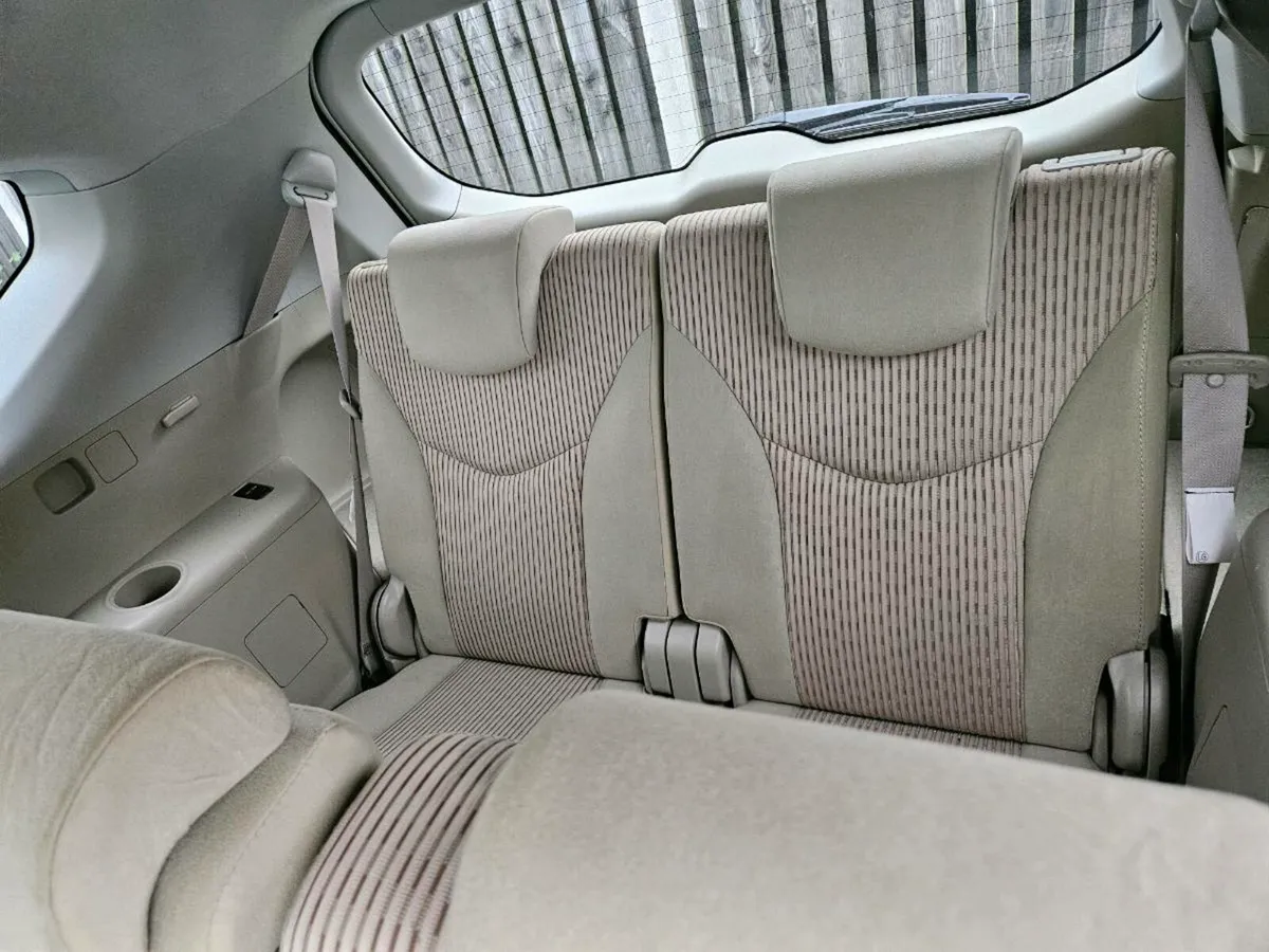 Toyota Prius Alpha 7 seater - Image 4